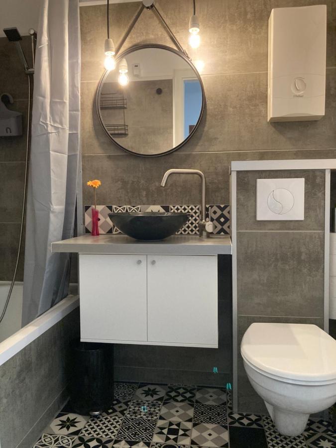 Living At Saarpartments -Adults Only- 2 Bedroom, Netflix - Business & Holiday Apartments For Long- And Short Term Stay, 3 Min To Train Station, Secure E-Bike Parking! Saarbrücken Exterior foto