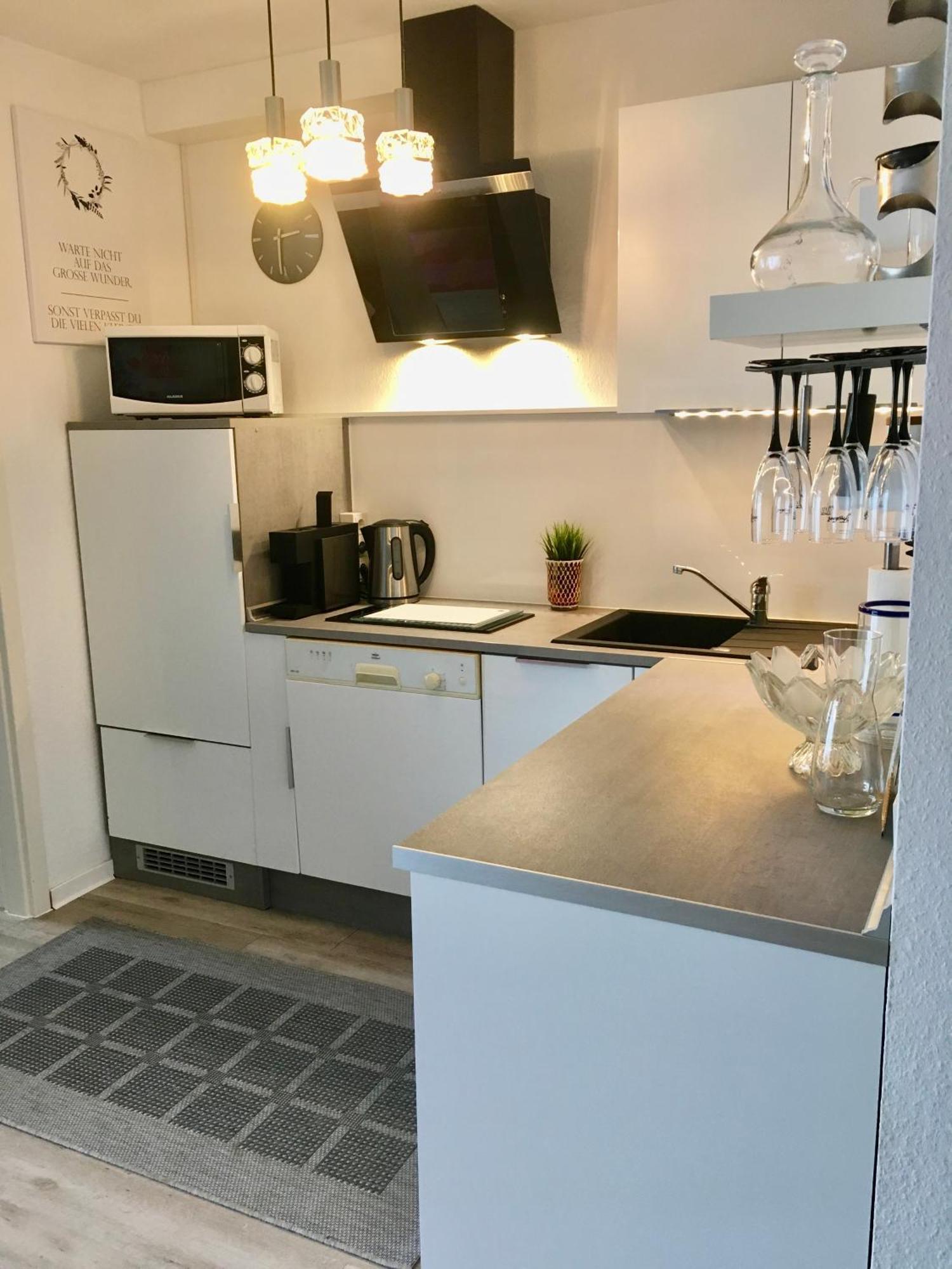 Living At Saarpartments -Adults Only- 2 Bedroom, Netflix - Business & Holiday Apartments For Long- And Short Term Stay, 3 Min To Train Station, Secure E-Bike Parking! Saarbrücken Exterior foto